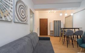 Fully Renovated 1 Bedroom Condo